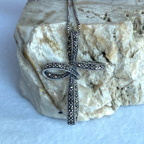 Sterling Silver 925 1.5" Dimensional Marcasite Cross Pendant Necklace 18" Chain - Picture 12 of 16